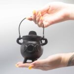 Cast Iron Cauldron with Triple Moon 6.5x13cm - Image 3
