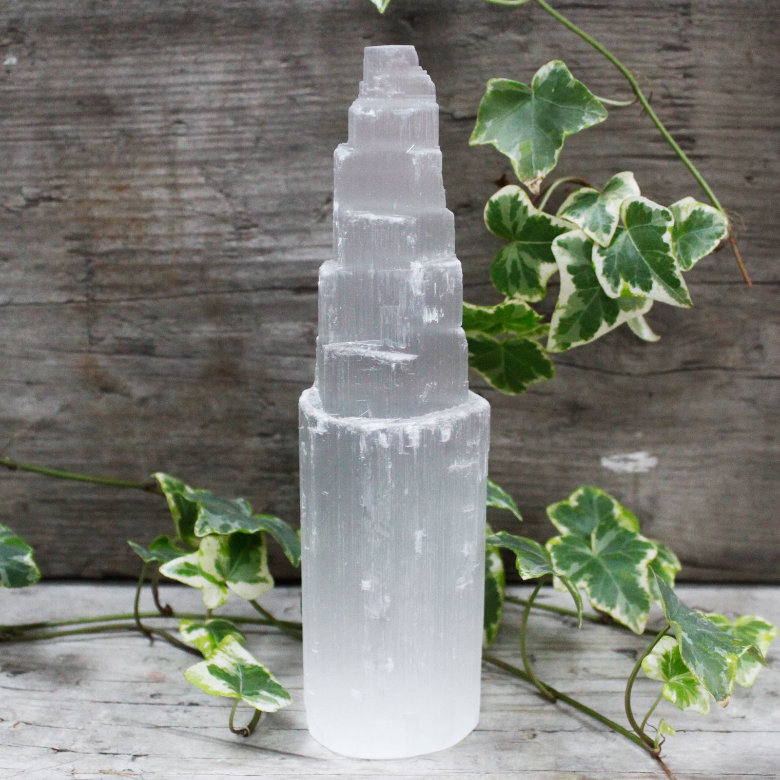 bG9jYWw6Ly9tZWRpYS9TRy84Qy82MFIzMEMxRzZNVks4Q1NHL2JlZWRlMzE2LmpwZWc-1.jpg Natural Selenite Tower - 20 cm - Image 1