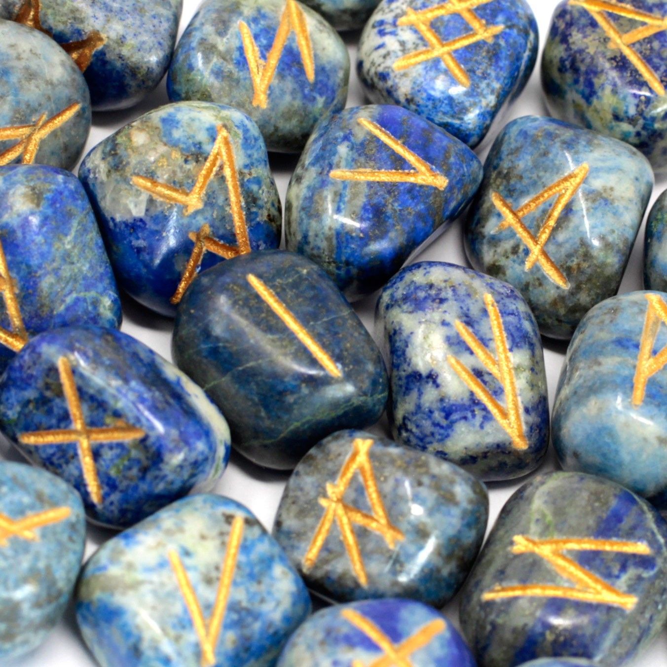 bG9jYWw6Ly9tZWRpYS9TSy9HQy82MFIzMEMxRzZNUzNHQ1NLLzNlODA1NmI4LmpwZWc-2.jpg Runes Stone Set in Pouch - Lapis - Image 1