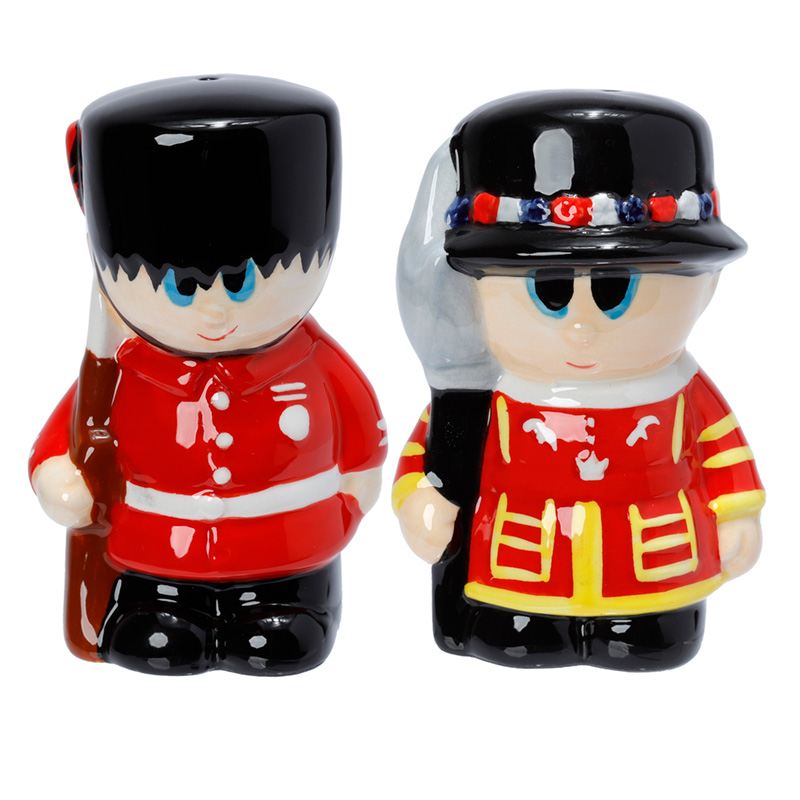 LON53_001 Ceramic Salt & Pepper Set - London Guardsman & Beefeater - Image 1